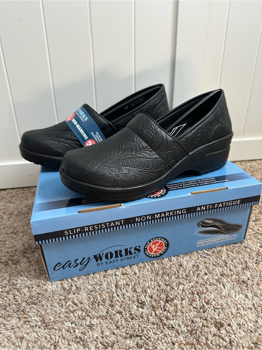 Easy Works by Easy Street Lyndee Black Embossed Slip Resistant Shoes 10M NIB